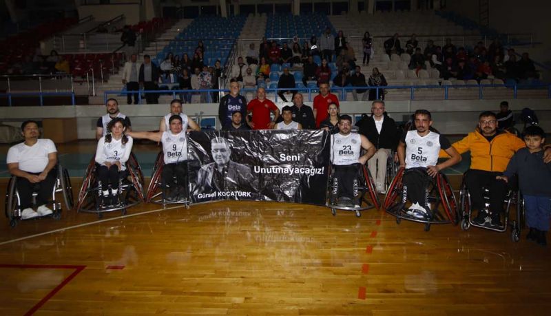 Gürsel Kocatürk'ü andılar.jpg